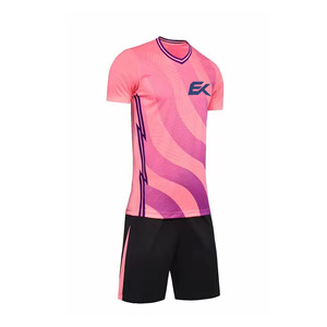 Conjunto de Camiseta de Fútbol Sublimada con Degradado Rosa, Manga Corta, Cuello en V, Absorbe la Humedad, Ajuste Atlético, Uniforme de Verano Unisex para Adultos - Product Image 5