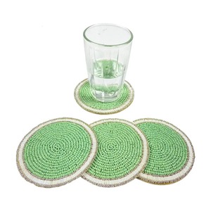 Sous-verres ronds faits à la main avec perles, vert et blanc, style bohème, napperons et dessous de plat - Product Image 3