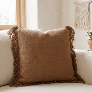 Housse de coussin en coton de luxe marron avec franges, coussin décoratif rustique moderne pour la maison - Product Image 1