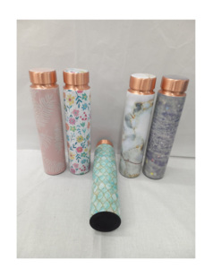 Bottiglia d'acqua in rame resistente con coperchio a prova di perdite e benefici per la salute ayurvedici per l'idratazione quotidiana - Product Image 3