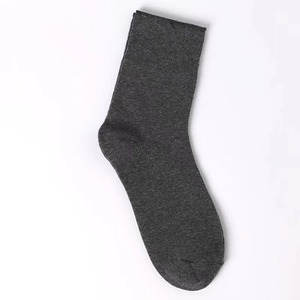 Nouvelles chaussettes pour bébés et enfants 2026 en gros - Chaussettes antidérapantes respirantes pour l'intérieur avec logo personnalisé, qualité supérieure - Product Image 4