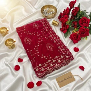 Superbe Dupatta de Mariée Rose en Velours avec Broderie Florale Zari Dorée Intégrale, Châle de Mariage Exquis - Product Image 5