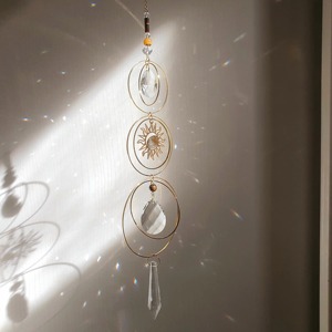 Atrapasueños de metal y cristal con diseño de sol redondo, adorno de cristal para el sol, adecuado para decoración festiva, como elemento decorativo y para uso en exteriores. - Product Image 6