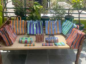 Estuche de cosméticos de moda superior con cremallera y logotipo personalizado, bolsa organizadora de maquillaje de nailon reciclado a rayas de calidad superior duradera - Product Image 5