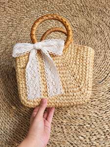 Sac à main bohème en paille avec embellissement floral jaune, mini sac d'été pour femme, fermeture éclair, porté main, écologique, capacité 500 ml - Product Image 6