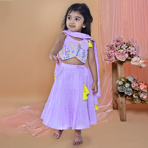 Ensemble Lehenga Choli personnalisé pour filles avec dupatta, idéal pour les mariages et les festivals, disponible en gros à prix avantageux - Product Image 1