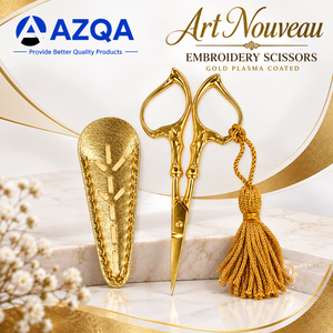 Ciseaux à broder élégants en acier inoxydable Art Nouveau, revêtement plasma doré, avec étui doré pour la couture, l'artisanat et la broderie. - Product Image 2