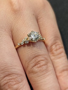 Bague en diamant de qualité supérieure pour femmes, bijoux de mode plaqués or, cadeau d'anniversaire, disponible au prix de gros - Product Image 6