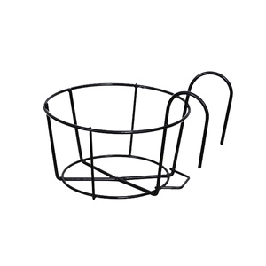 Macetero Colgante Multiusos para Barandilla, Soporte para Macetas de Flores para Terraza, Balcón, Jardín, Cesta de Metal Negra - Product Image 1