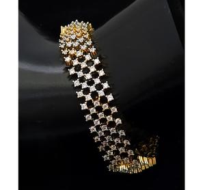 Bracelet de luxe de qualité supérieure, finition or blanc, design élégant, pour femmes et filles, collection pour occasions spéciales - Product Image 1