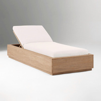 Chaise longue d'extérieur moderne en bois avec dossier réglable et coussin blanc