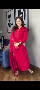 Ensemble haut et pantalon en soie romaine élégant avec dupatta et bracelet – Collection ethnique festive pour femme, confortable pour le quotidien et les fêtes, séchage rapide - Product Image 4