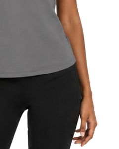 Ensemble de sport et fitness pour femme : débardeur de yoga gris anthracite personnalisé et short cycliste noir, coupe ajustée, pour la gym et l'entraînement - Product Image 6