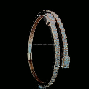 กำไลข้อมือสีโรสโกลด์สุดเก๋สง่างามพร้อม VVS Baguette Moissanite เพชรเทรนด์เครื่องประดับ unisex สีเงิน925 - Product Image 3