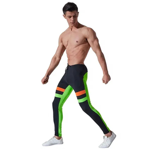 Leggings elegantes para MMA hechos con tela elástica de primera calidad que ofrece comodidad, flexibilidad, transpirabilidad y soporte confiable. - Product Image 5