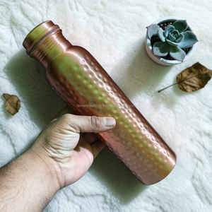 Bouteille d'eau en cuivre martelé artisanal, vaisselle de qualité supérieure et durable pour la maison, les voyages, la salle de sport et le fitness au meilleur prix - Product Image 4