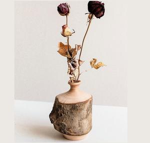 Vase à fleurs en bois le plus vendu pour une décoration élégante d'angle de salon, avec une finition lisse et une structure raffinée - Product Image 2