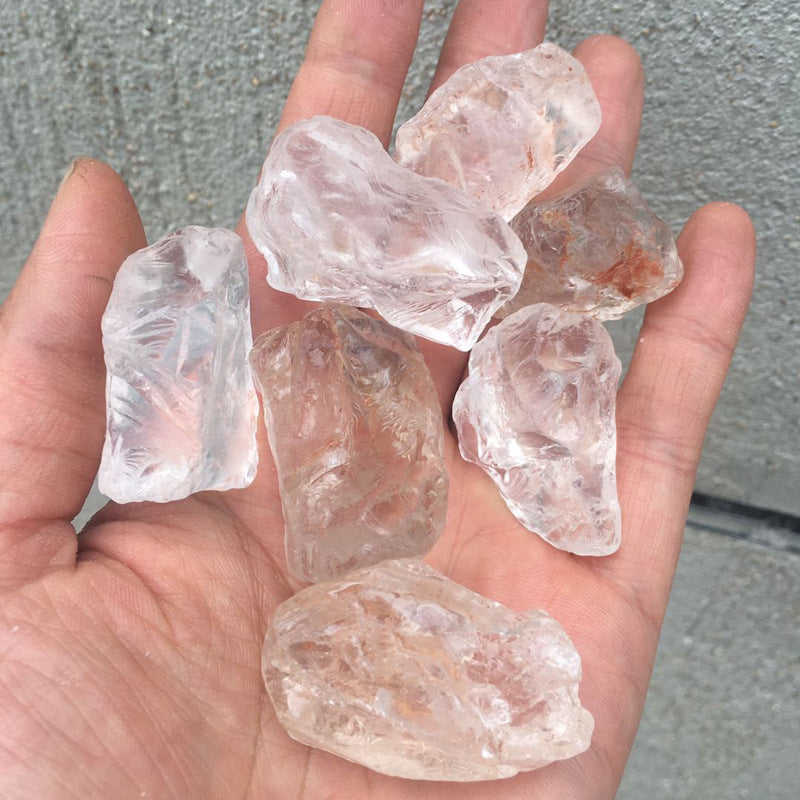 สีขาวโปร่งแสง