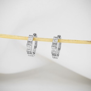Pendientes de Aro de Oro Blanco de 18k con Diamantes, Corte Baguette y Redondo, Aros Articulados, Brillantes, Joyería Fina de Lujo para Boda, Regalo Elegante - Product Image 3