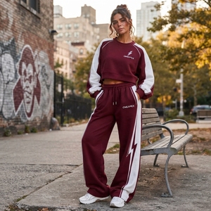 Ensemble survêtement décontracté pour femme, couleur bordeaux et blanc, sweat-shirt court et pantalon large, streetwear, sportswear, étiquette privée personnalisée - Product Image 5