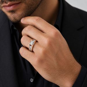 Bague solitaire en or rose 14 carats pour homme avec diamant et accent baguette, design géométrique moderne, bijoux de luxe raffinés pour mariage, fête ou usage quotidien - Product Image 5