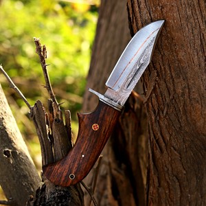 Cuchillo de Caza Artesanal de Cobre Damasco, Forjado a Mano, Hoja Fija, Mango de Madera de Palisandro y Funda, para Camping y Actividades al Aire Libre, ODM/OEM - Product Image 3