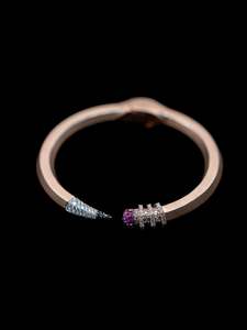 Bracelet manchette de luxe style Hip Hop pour Hommes et Femmes, en Argent 925 plaqué Rhodium, finition mate, avec Moissanite certifiée GIA, design 'Iced Pencil' - Product Image 5