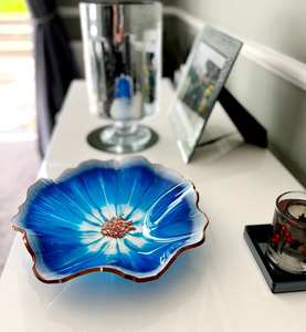 Grande coupelle en résine bleue de qualité supérieure, faite à la main, avec des flocons dorés, idées de décoration pour la maison, coupelle décorative, idées de cadeaux - Product Image 6