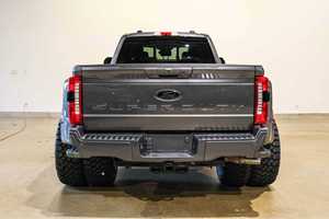 Prêt à être expédié – Ford F-350 Super Duty Lariat 2025, toutes options, titre propre, occasion - Product Image 3