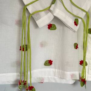 Kurta traditionnelle indienne et pakistanaise pour femmes, blanche, brodée de fleurs, avec pantalon palazzo vert lime, coupe ample, en coton, vêtements ethniques - Product Image 3