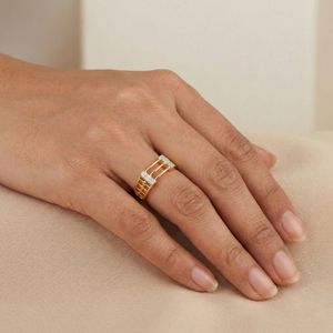 แหวนเพชรแท้ทรงกลมเจียระไนบริลเลียนต์ 0.09 กะรัต ดีไซน์หรูหราคลาสสิก สง่างาม ระยิบระยับ ดูดีเหนือกาลเวลา - Product Image 1