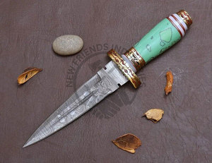 Nouveau couteau à lame fixe haut de gamme, forgé à la main en acier Damas, avec manche en résine verte, meilleur couteau de survie et de chasse de collection - Product Image 4