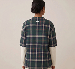 Camiseta de mujer a cuadros de manga doble oversize, cuello redondo, ajuste holgado, 100% a cuadros - Product Image 2
