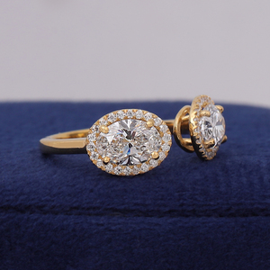 แหวนหมั้นเพชรทรงรี 2 กะรัต แบบโอวัลคัท ประดับเพชรรอบวงสองเม็ด ทองคำขาว 14k พร้อมใบรับรอง IGI - Product Image 2