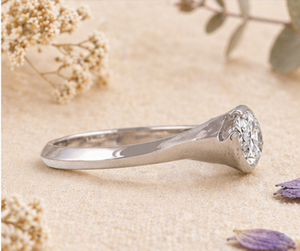 Anillo de Compromiso Minimalista con Perla de Agua Dulce y Moissanita Marquise, Engaste Solitario en Bisel de Oro de 14K/18K, Joyería Moderna y Elegante para Fiestas - Product Image 3