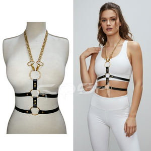 Harnais de cou en chaîne gourmette dorée avec cage corporelle en cuir à triple anneau |   Ceinture de harnais réglable avec quincaillerie dorée - Product Image 6