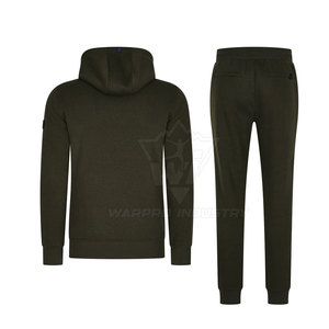 Survêtement pour homme en tissu haute performance avec design flexible, idéal pour les séances de sport, la course à pied et une utilisation quotidienne active. - Product Image 4