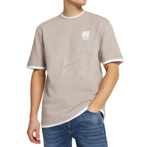 Camiseta básica elegante e informal diseñada para atuendos modernos y comodidad duradera. - Product Image 3