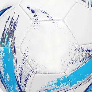 Ballons de football de couleur unie, durables et à prix compétitifs. Équipement sportif promotionnel pour l'entraînement et la pratique. - Product Image 5