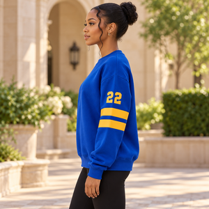Sweat-shirt universitaire respirant personnalisé Sigma Gamma Rho Sorority avec logo brodé sur le devant, bleu or, manches longues pour femme - Product Image 3