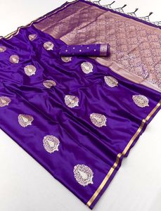 Sari en soie tissée de créateur, aspect riche, tenue traditionnelle avec détails raffinés pour les fêtes et les occasions festives - Product Image 3
