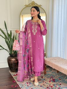 Conjunto de dupatta de viscosa magenta con bordado chanderi y estampado Teby para mujer, de moda, a un precio asequible. - Product Image 6