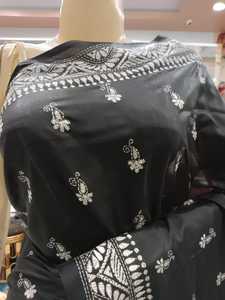 Sari en soie noir brodé Kantha, origine Bangalore, style traditionnel, longueur ras du sol, pour mariage/fête, par ASHMITA'S COLLECTIONS - Product Image 5