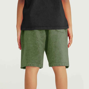 Shorts de jogging streetwear style urbain en toile délavée à l'acide, effet soleil, vintage et usé, avec logo frontal, séchage rapide - Product Image 4