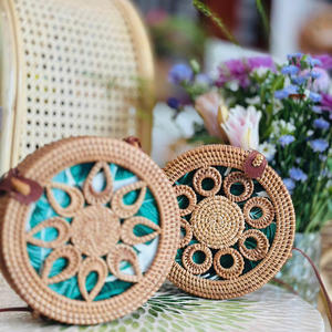 Bolso de Ratán Tejido a Mano Artesanal al por Mayor con Diseño de Incrustaciones de Concha - Product Image 6