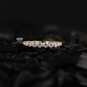 KIRTI JEWELRY แหวนแต่งงานแบบคลาสสิกประดับเพชรทรงกลมสีเหลืองทองสำหรับผู้หญิง สี G ธรรมชาติ ทรงเพรียวบาง สามารถสวมซ้อนกันได้ - Product Image 1
