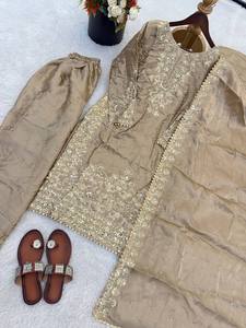 Salwar Kameez en velours bleu roi pour femme, idéal pour les fêtes, en pure soie GMY avec broderies Moti et sequins, séchage rapide, ZAIN EXPORTS - Product Image 4