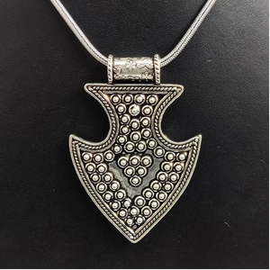 Colgante de Plata 925 con Forma de Flecha, Diseño Antiguo Tradicional, Patrón de Puntos Pesados, Amuleto de Escudo, Joyería al por Mayor - Product Image 3