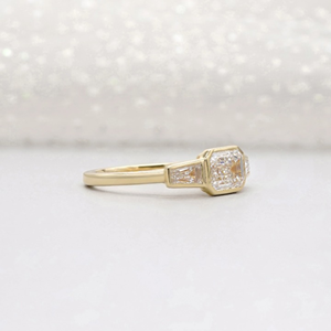 Bague de fiançailles en or jaune 14 carats avec diamant de laboratoire certifié IGI, taille émeraude, 2 carats - Product Image 3