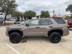 SUV todoterreno 4x4 de tamaño mediano, edición Pro, modelo 2025 - Product Image 1